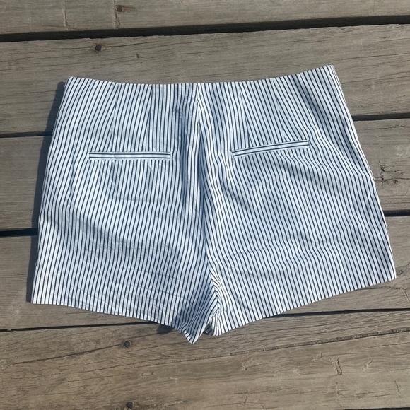 LOFT PINSTRIPE FLORAL EMBROIDERED SHORTS SIZE 4 - Picture 3 of 6